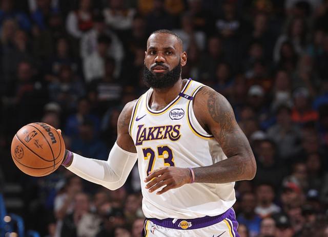 Rookie迎来十二赛季高光表现，湖人球迷沸腾！的简单介绍